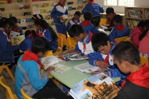 Students Reading